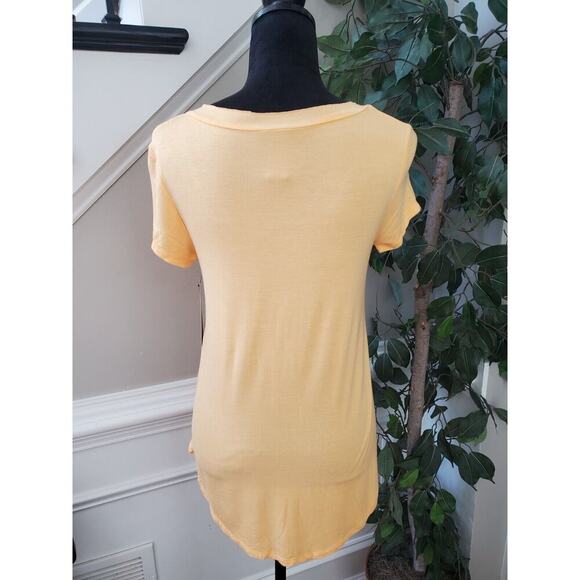 MONO Women's Yellow Solid Casual Short Sleeve Regular Fit V-Neck T Shirt Top - Picture 5 of 14